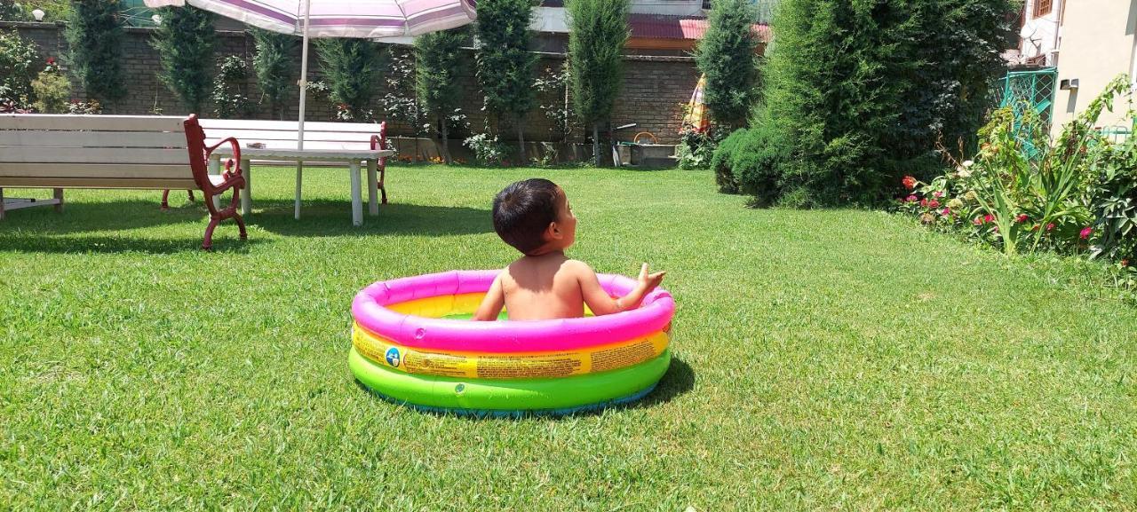 Srīnagar Ikraam Inn Bed & Breakfast מראה חיצוני תמונה
