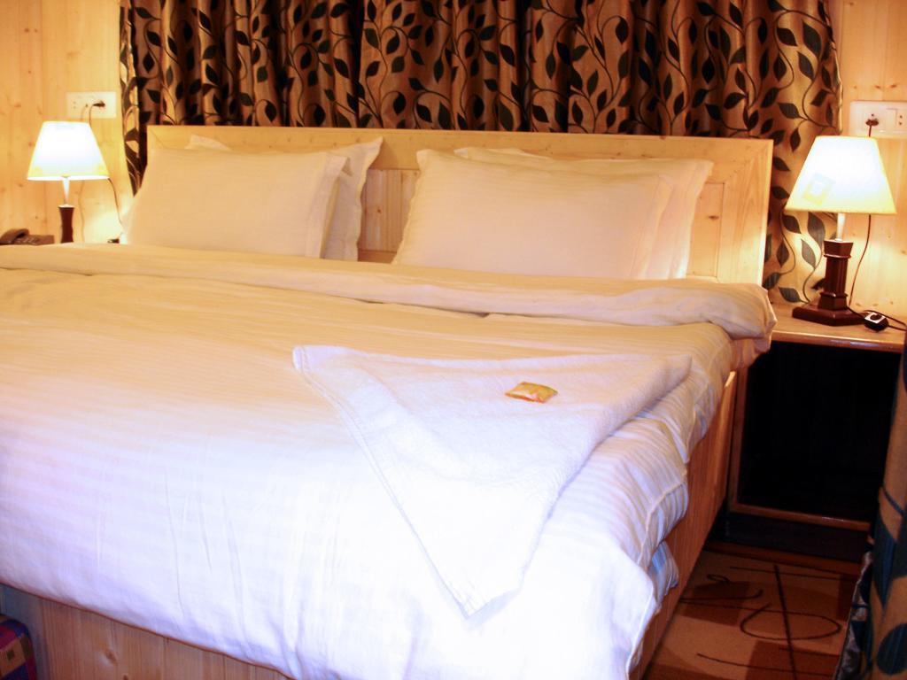 Srīnagar Ikraam Inn Bed & Breakfast חדר תמונה