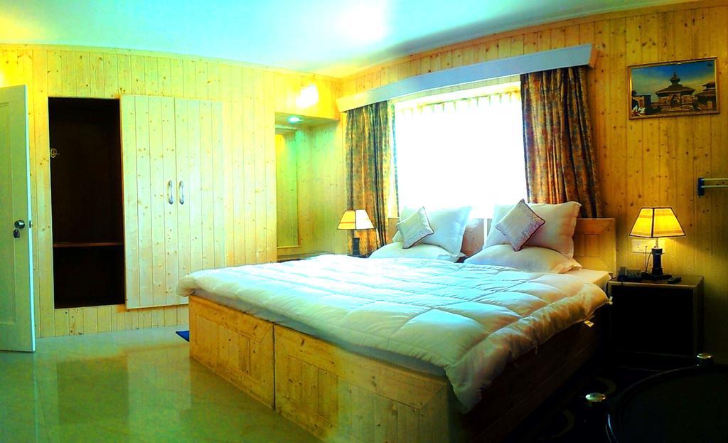 Srīnagar Ikraam Inn Bed & Breakfast חדר תמונה