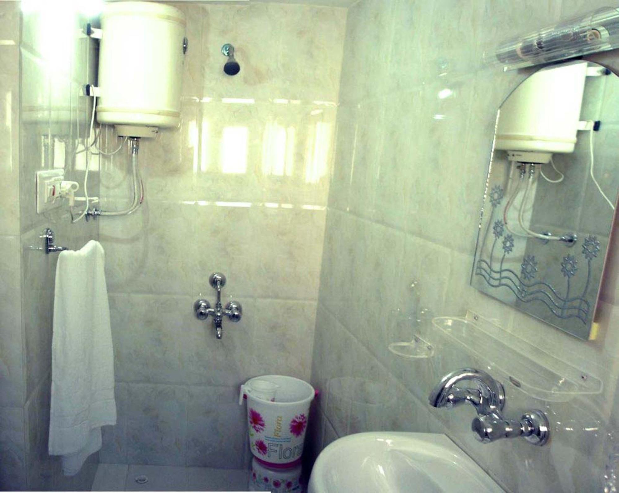 Srīnagar Ikraam Inn Bed & Breakfast מראה חיצוני תמונה