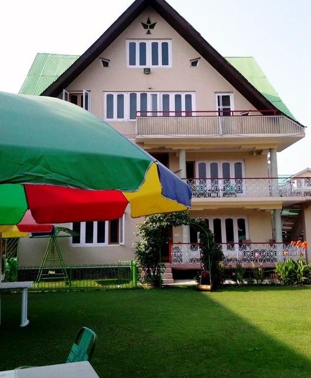 Srīnagar Ikraam Inn Bed & Breakfast מראה חיצוני תמונה