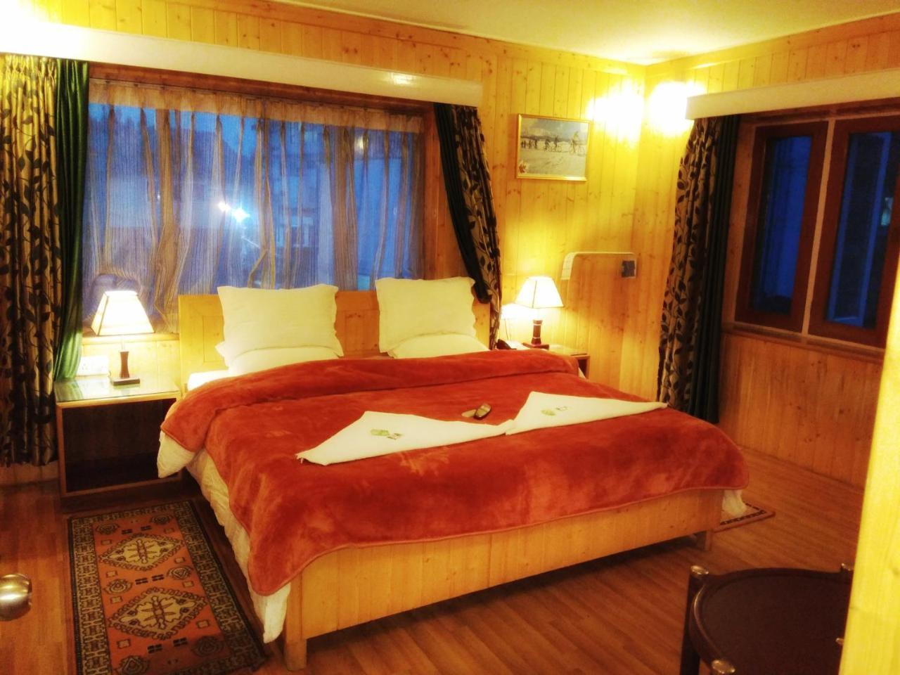 Srīnagar Ikraam Inn Bed & Breakfast מראה חיצוני תמונה